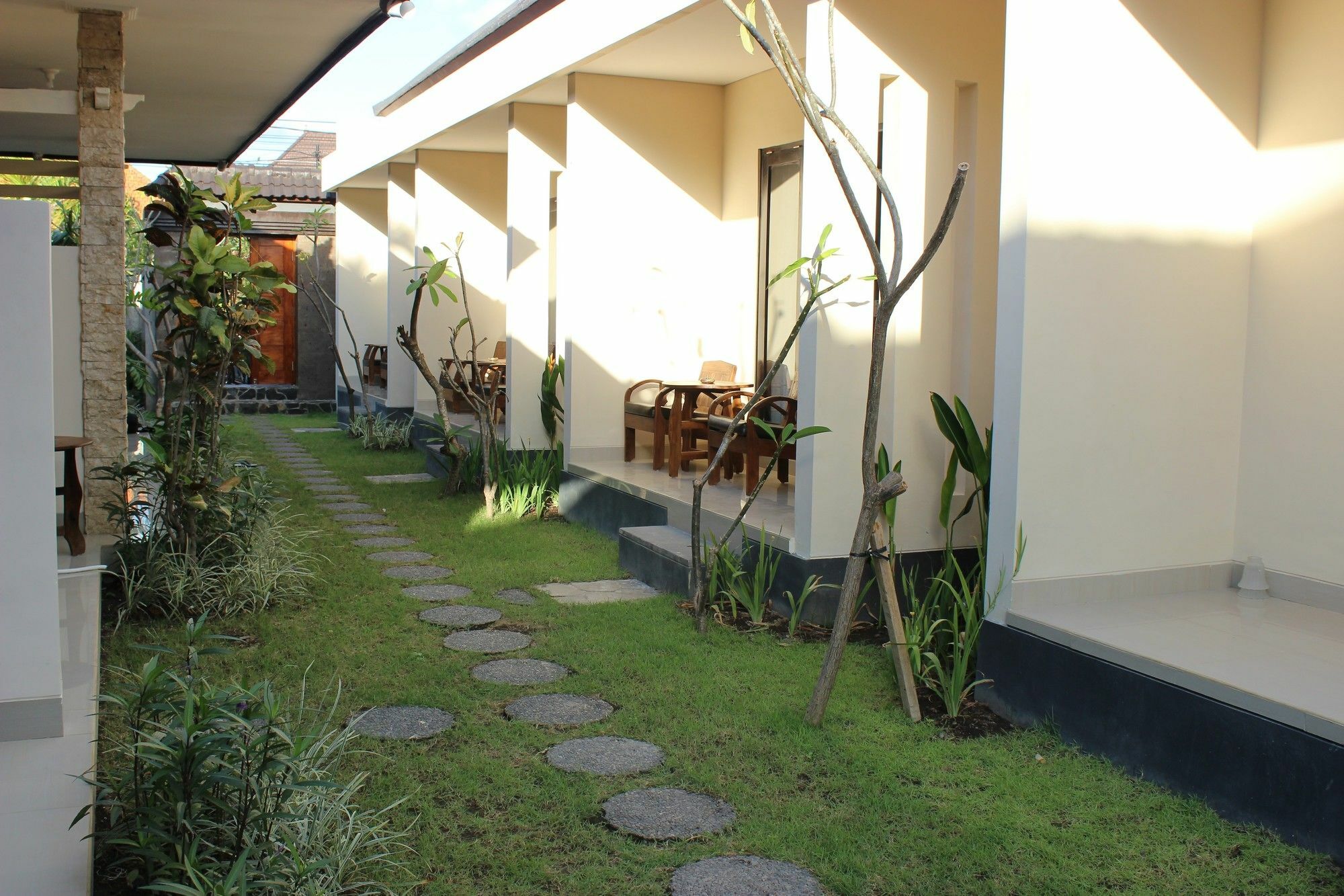 Blanjong Homestay By Ecommerceloka Санур Экстерьер фото